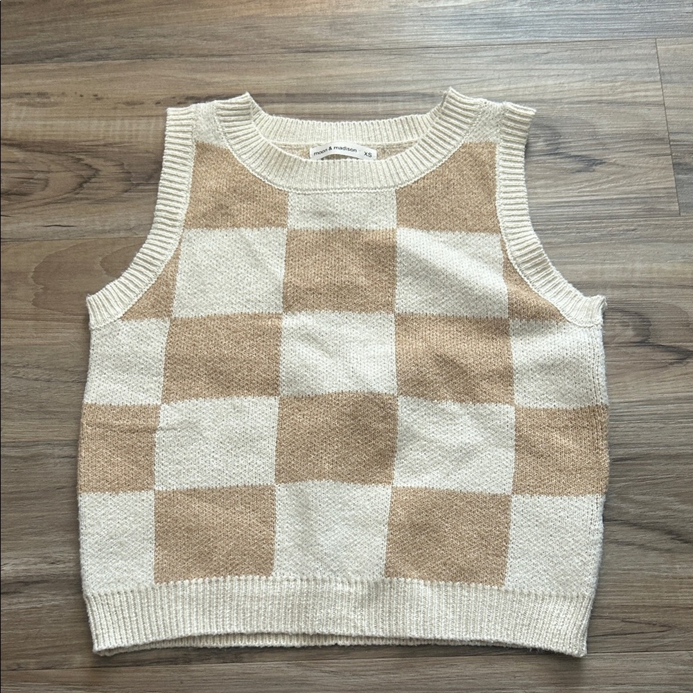 Moon & Madison Cream and Tan Knit Vest